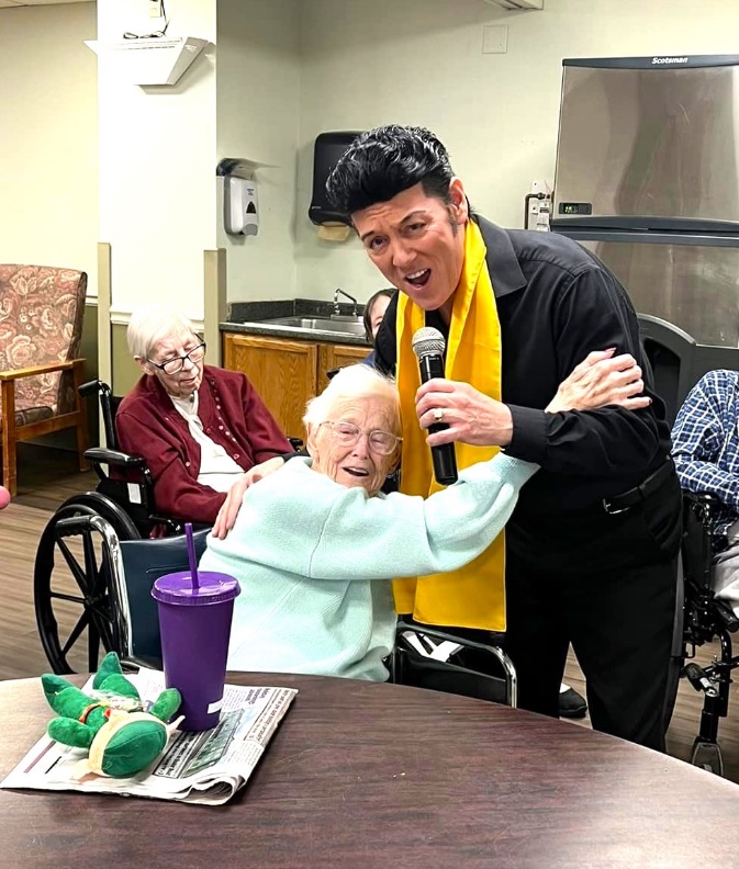 You are currently viewing Elvis shows his burning love to Slate Valley Center residents
